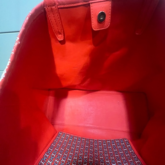 Tory Burch Gemini Link Tote - Picture 11 of 13